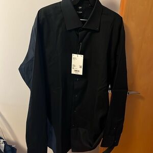 Uniqlo black non-iron slim fit button down